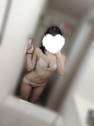 なつね 清楚系美肌美乳スレンダー(受付イチオシ)さんの写真